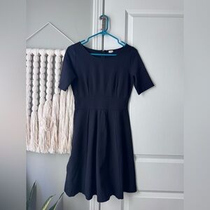 J Crew navy fit and flare a line dress size 2 short sleeve flattering ponte knit